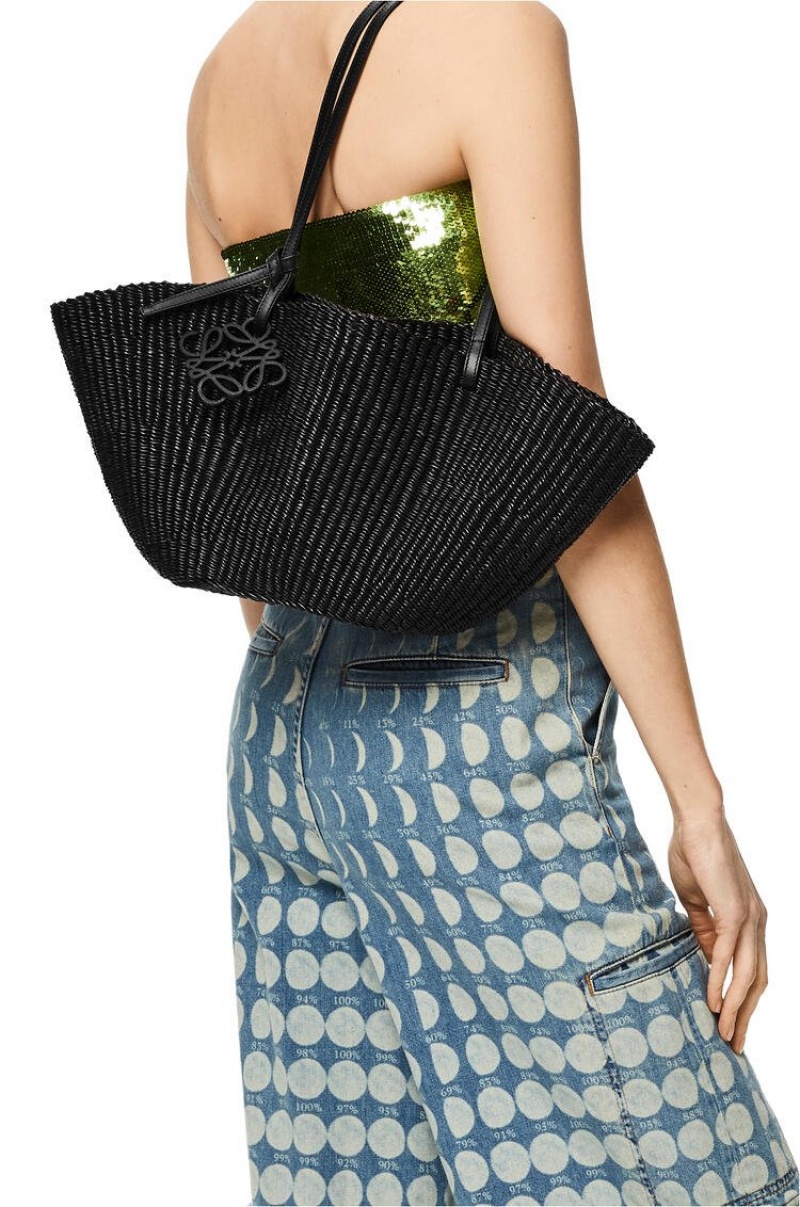 Bolso Tote Loewe Small Shell Basket bag in elephant grass and calfskin Mujer Negras Negras | 765LXSFMD