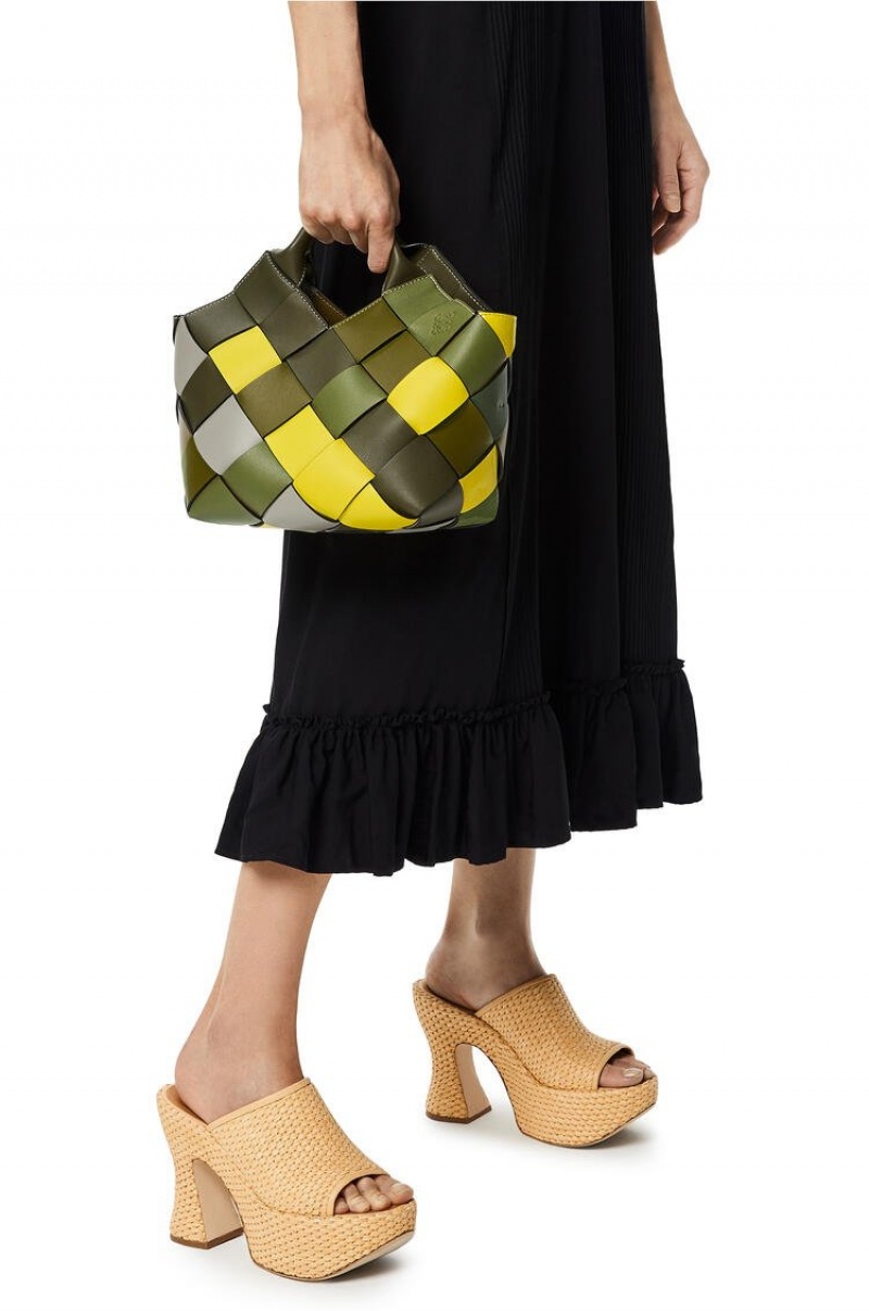 Bolso Tote Loewe Small Surplus Cuero Woven basket bag in classic calfskin Mujer Verde Verde | 021LOQUTG