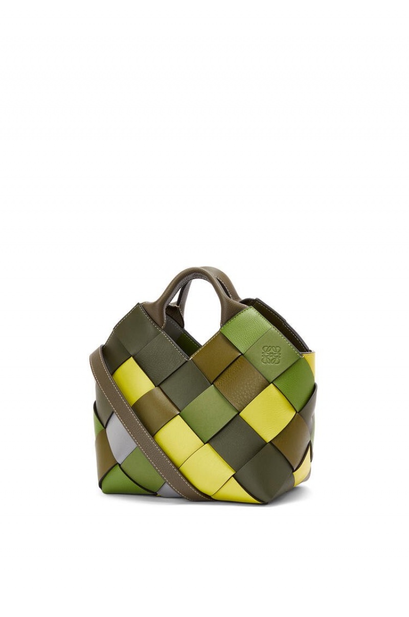 Bolso Tote Loewe Small Surplus Cuero Woven basket bag in classic calfskin Mujer Verde Verde | 021LOQUTG