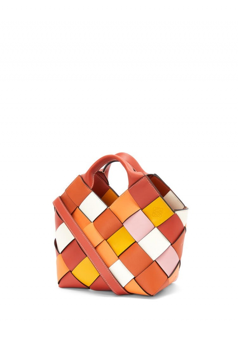 Bolso Tote Loewe Small Surplus Cuero Woven basket bag in calfskin Mujer Naranjas Naranjas | 206KXROJT