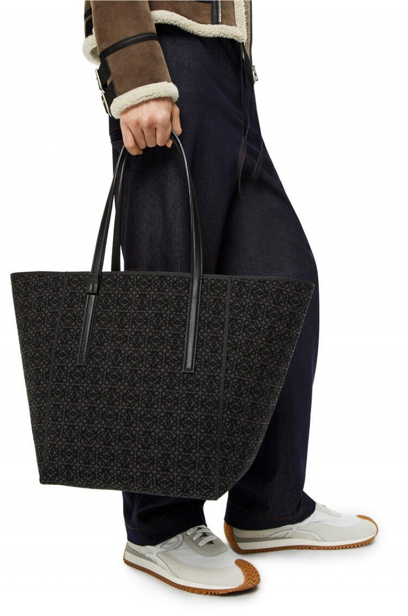 Bolso Tote Loewe T Tote bag in Anagram jacquard and calfskin Hombre Negras | 240UTOYER