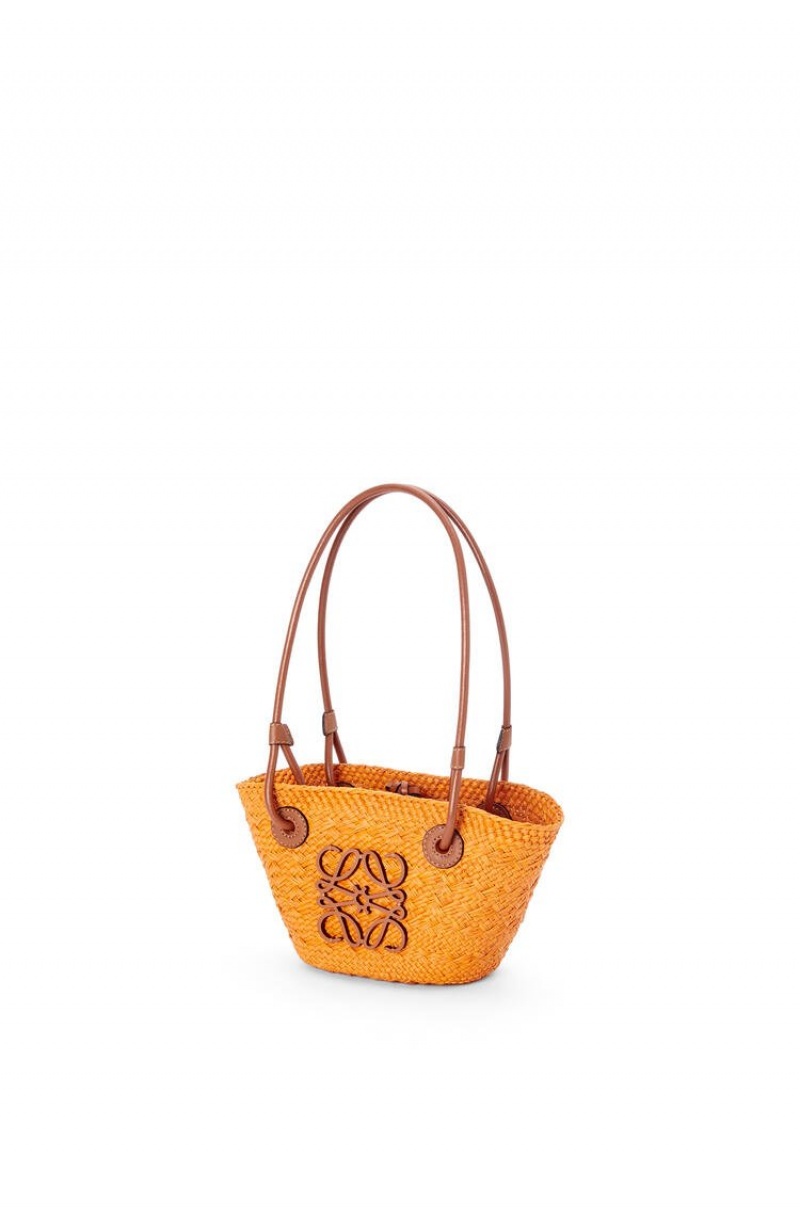 Bolsos Mini Loewe Mini Anagram Basket bag in iraca palm and calfskin Mujer Naranjas | 705AUIZKP