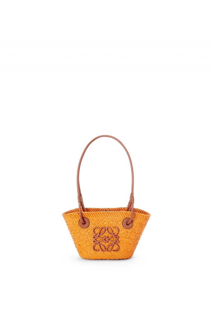 Bolsos Mini Loewe Mini Anagram Basket bag in iraca palm and calfskin Mujer Naranjas | 705AUIZKP