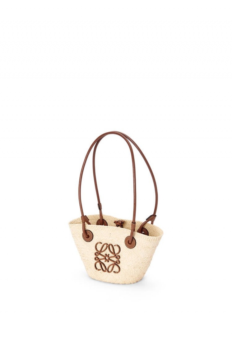 Bolsos Mini Loewe Mini Anagram Basket bag in iraca palm and calfskin Mujer Natural / Tan | 846CDOQNX