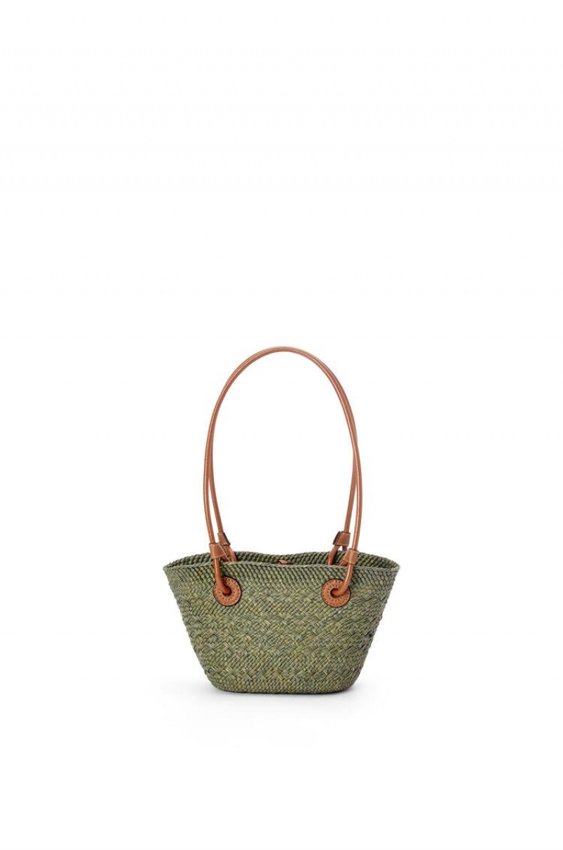 Bolsos Mini Loewe Mini Anagram Basket bag in iraca palm and calfskin Mujer Kaki Verde | 986AHRYCZ