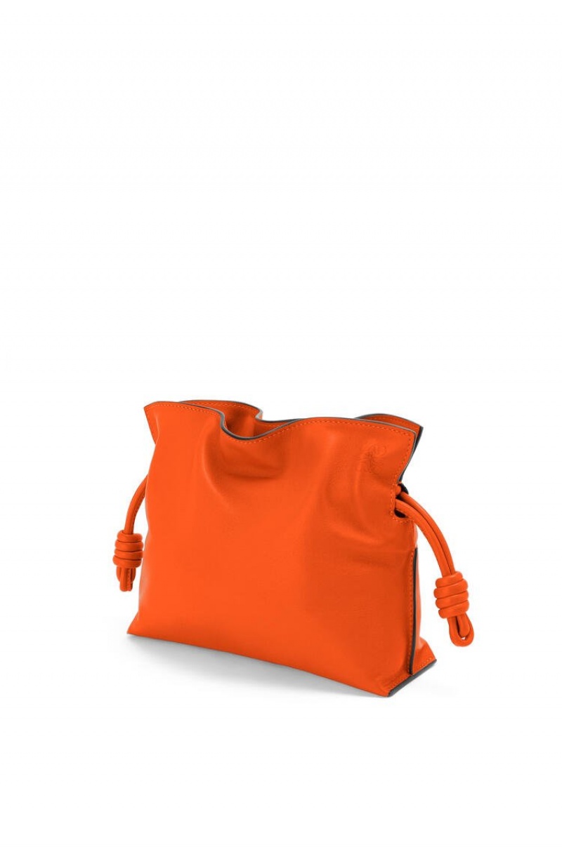 Bolsos Mini Loewe Mini Flamenco clutch in nappa calfskin with chain Mujer Naranjas | 824SJAWMF