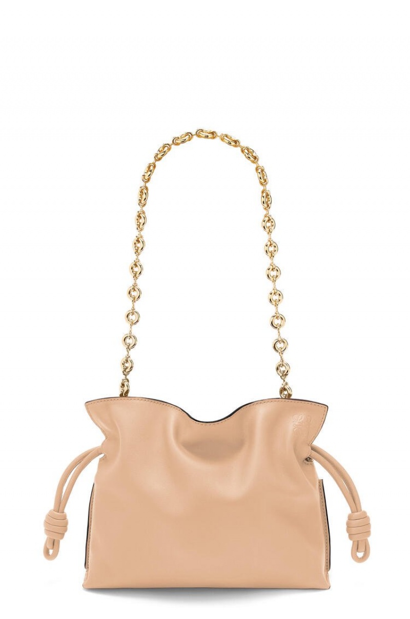 Bolsos Mini Loewe Mini Flamenco clutch in nappa calfskin with chain Mujer Nude | 120MXFNQS