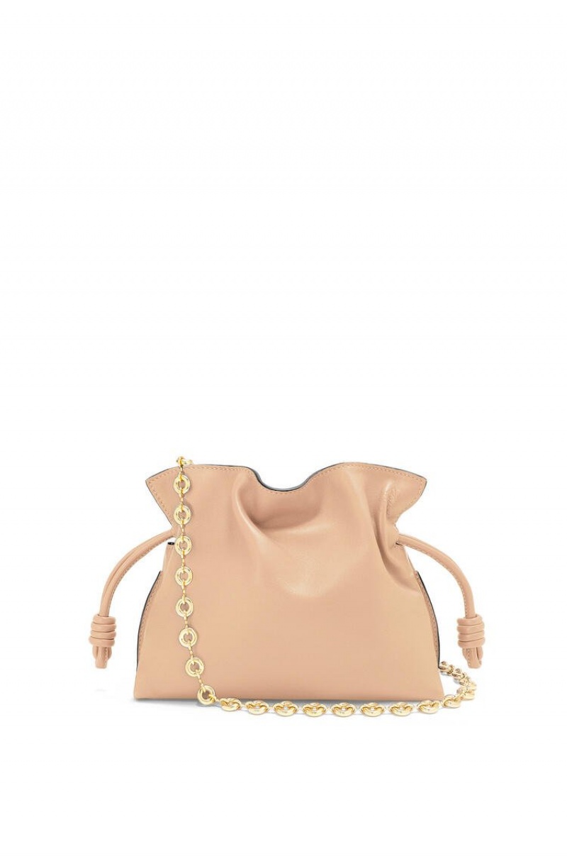 Bolsos Mini Loewe Mini Flamenco clutch in nappa calfskin with chain Mujer Nude | 120MXFNQS