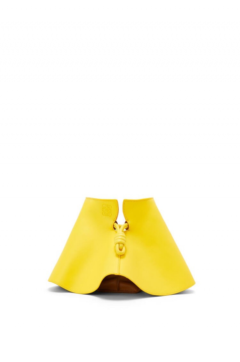 Bolsos Mini Loewe Mini Flamenco petal clutch in nappa calfskin Mujer Limón | 453UMYXRK