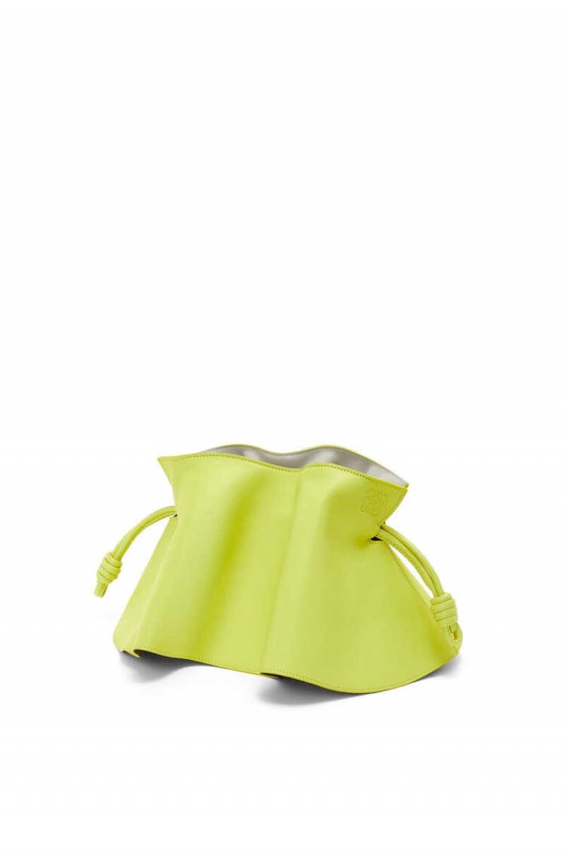 Bolsos Mini Loewe Mini Flamenco petal clutch in nappa calfskin Mujer Verde | 784UCYJMV