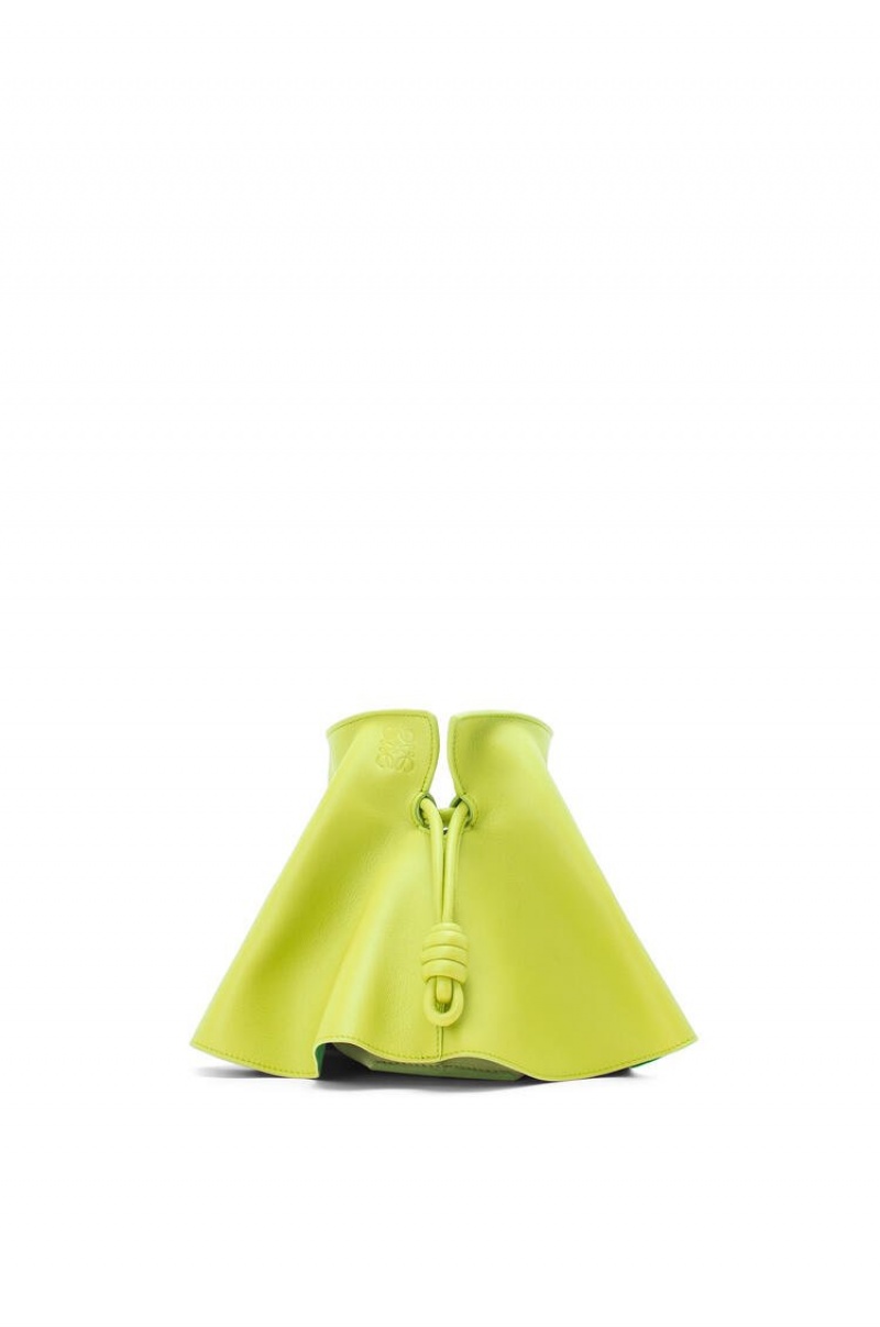 Bolsos Mini Loewe Mini Flamenco petal clutch in nappa calfskin Mujer Verde | 784UCYJMV