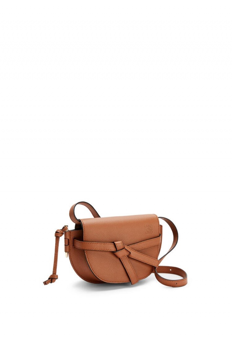 Bolsos Mini Loewe Mini Gate dual bag in pebble grain calfskin Mujer Tan | 836UBZASD