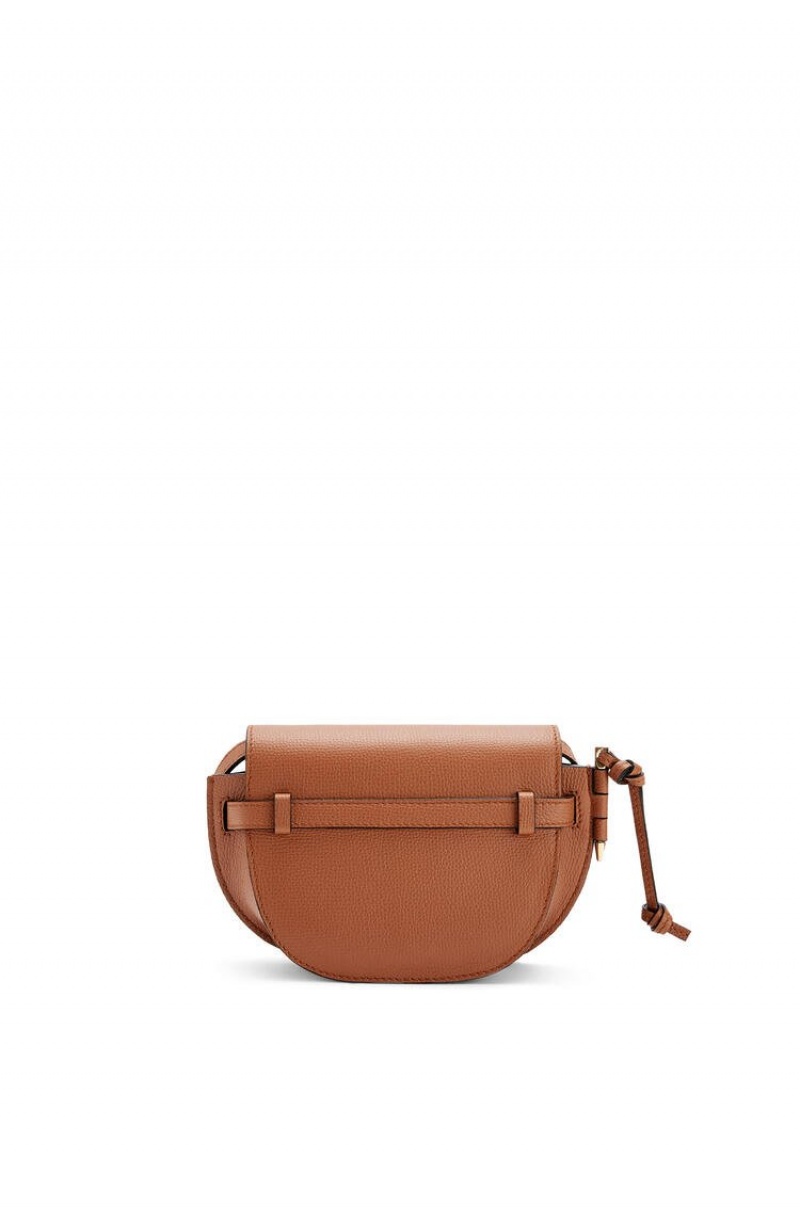 Bolsos Mini Loewe Mini Gate dual bag in pebble grain calfskin Mujer Tan | 836UBZASD