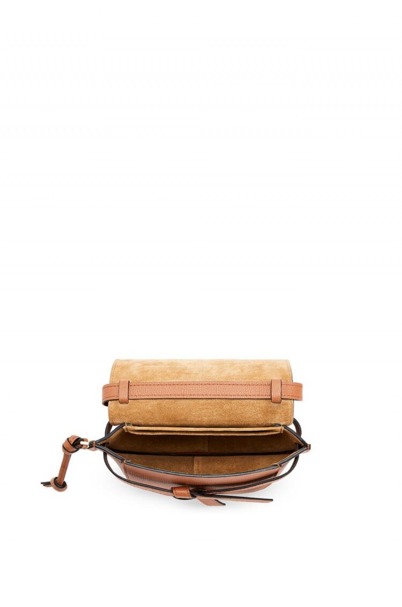 Bolsos Mini Loewe Mini Gate dual bag in pebble grain calfskin Mujer Tan | 836UBZASD