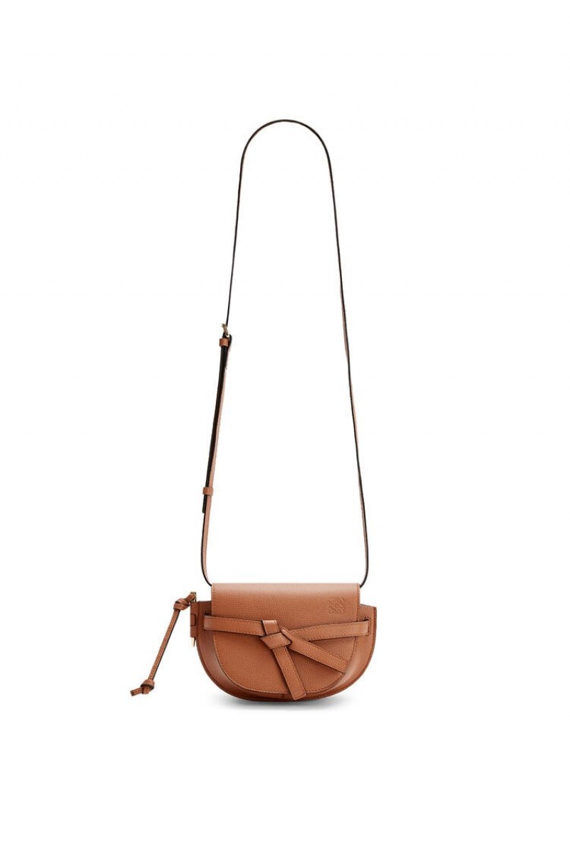 Bolsos Mini Loewe Mini Gate dual bag in pebble grain calfskin Mujer Tan | 836UBZASD