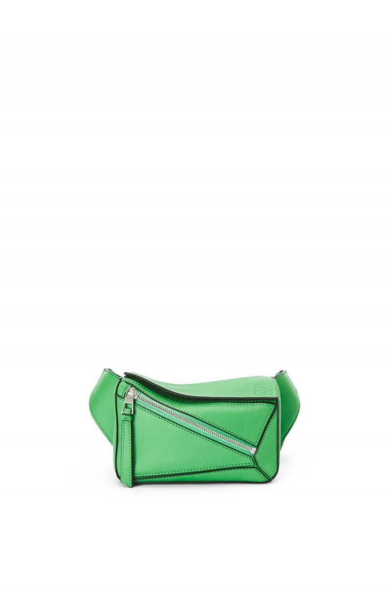 Bolsos Mini Loewe Mini Puzzle bumbag in classic calfskin Mujer Verde | 214UQBZRH