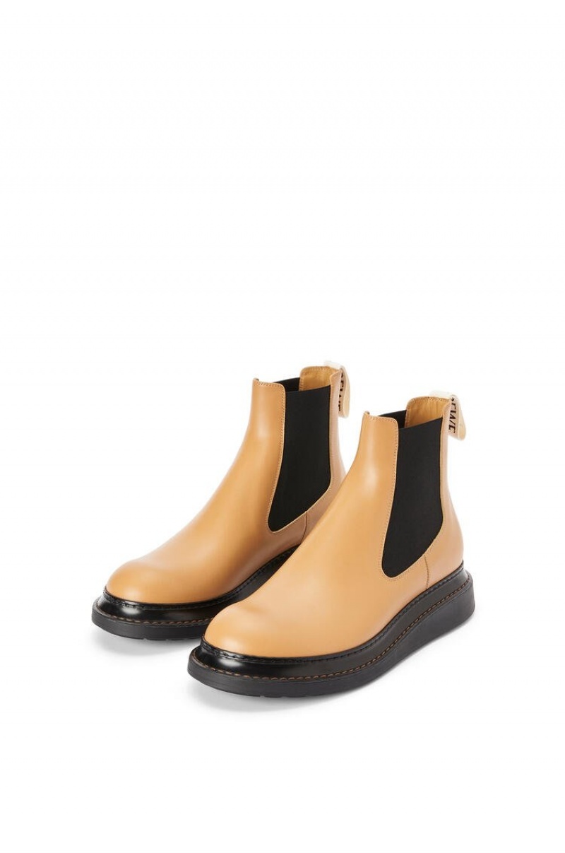 Botas Loewe Chelsea boot in calfskin Hombre Warm Desert | 712ZNMPOE