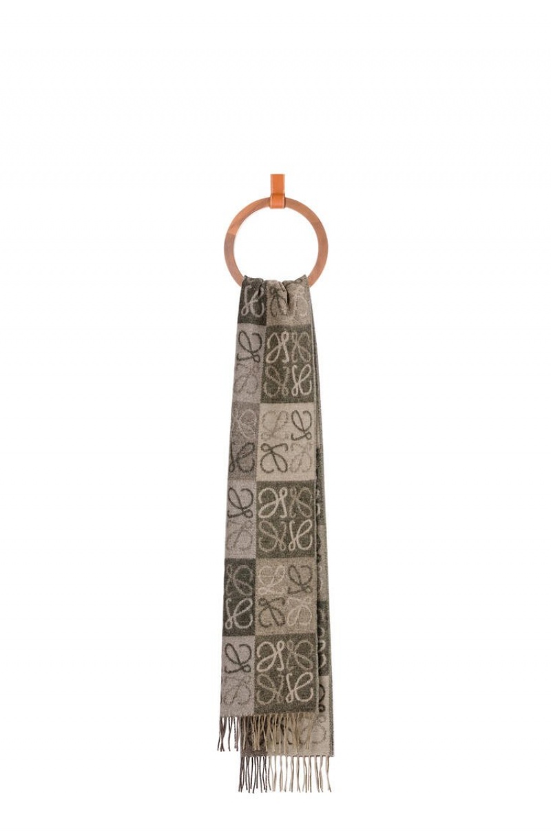 Bufandas Loewe Anagram scarf in wool and cashmere Mujer Beige Kaki Verde | 814PNIMEG