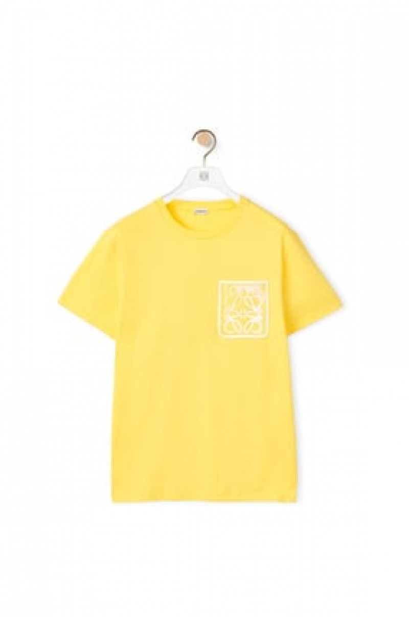 Camiseta Loewe Anagram fake pocket T-shirt in cotton Hombre Amarillo | 415FAUWMG