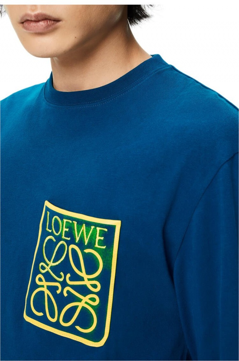 Camiseta Loewe Anagram fake pocket long sleeve T-shirt in cotton Hombre Petroleum | 617EPCRFS