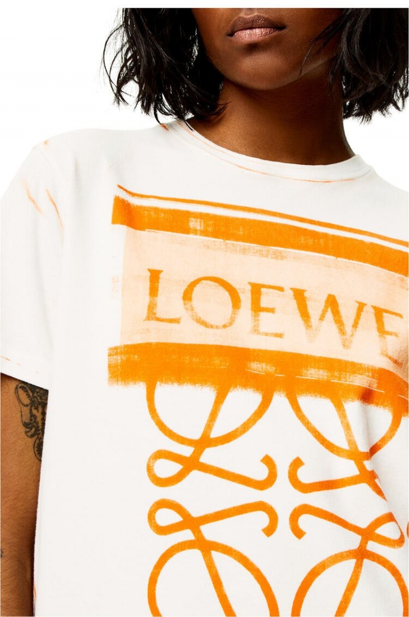 Camiseta Loewe LOEWE Anagram print T-shirt in cotton Mujer Blancas Naranjas | 647LIFRDU