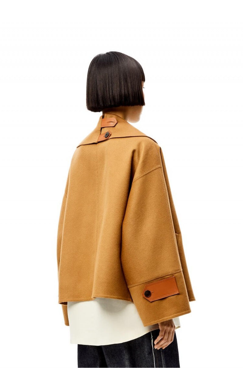 Chaquetas Loewe Double breasted short jacket in wool and cashmere Mujer Camel | 275EOXFHV