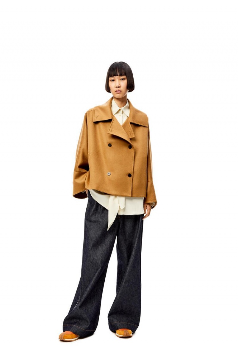 Chaquetas Loewe Double breasted short jacket in wool and cashmere Mujer Camel | 275EOXFHV