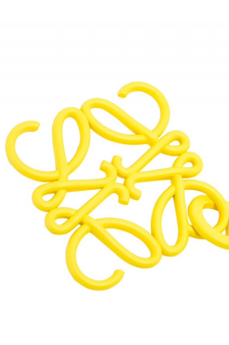 Charms Loewe Anagram charm Mujer Amarillo | 104VYZWUO