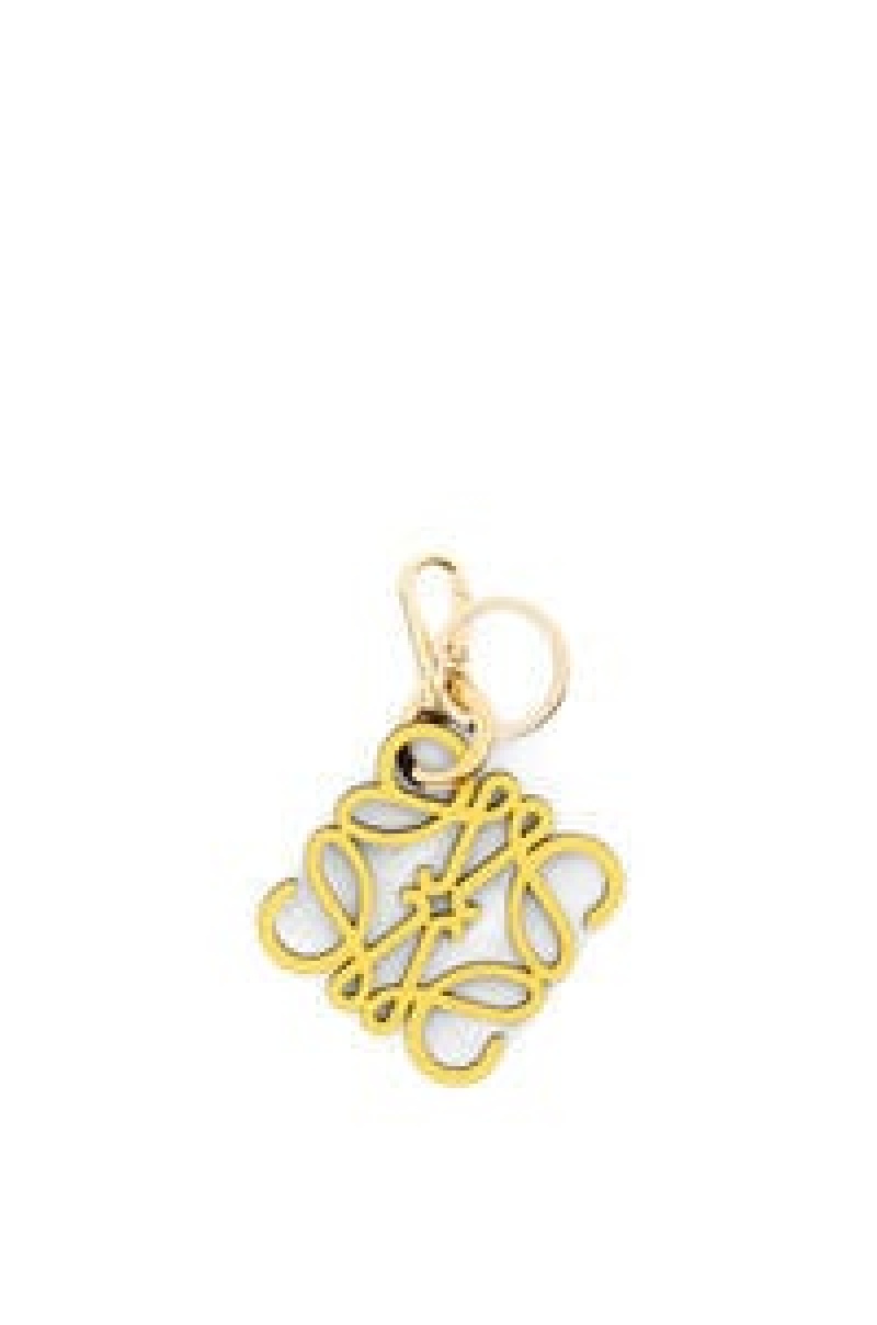 Charms Loewe Anagram charm in calfskin Mujer Rojas Doradas | 397ZIAGYV