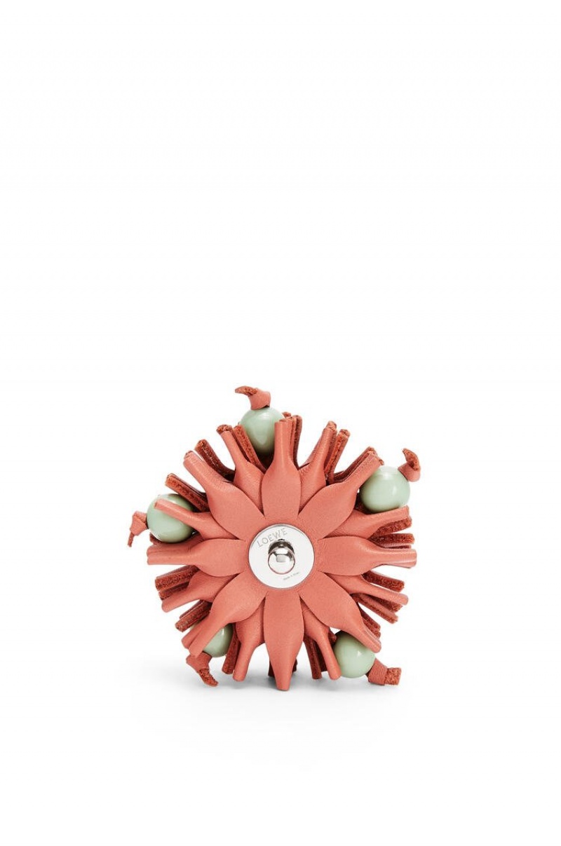 Charms Loewe Stud Flower charm in classic calfskin Mujer Rosas | 195RSQYME