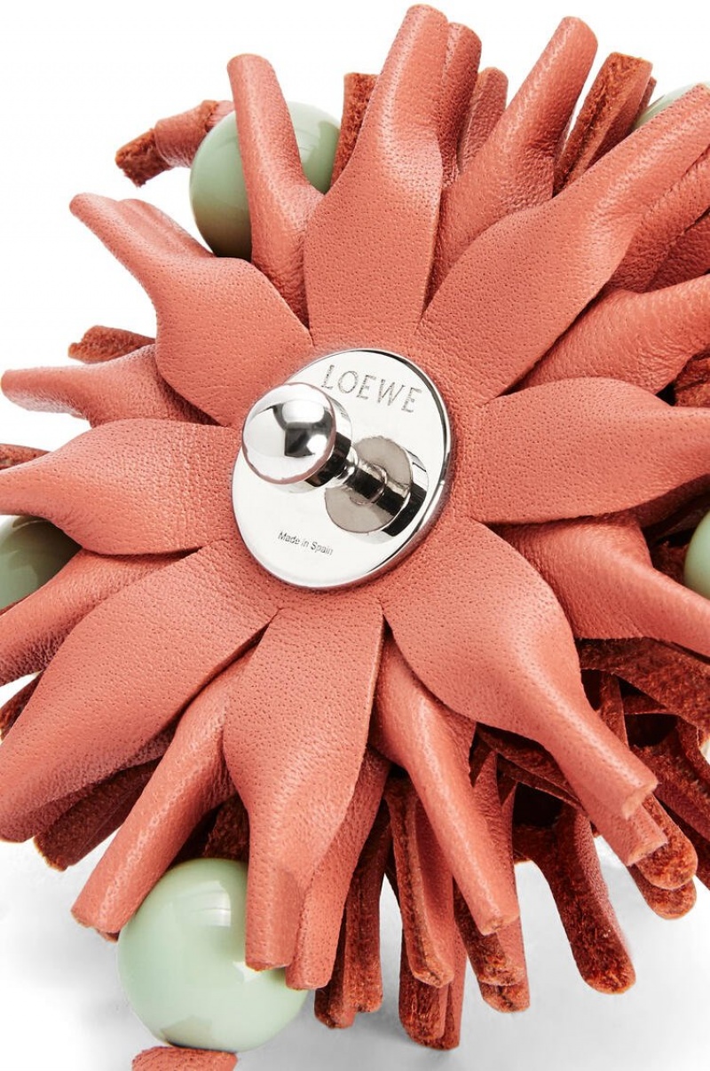 Charms Loewe Stud Flower charm in classic calfskin Mujer Rosas | 195RSQYME