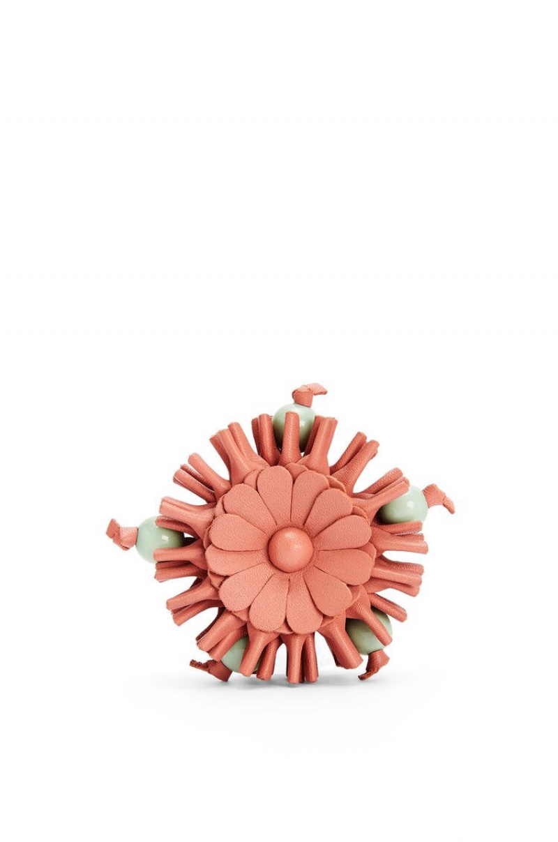 Charms Loewe Stud Flower charm in classic calfskin Mujer Rosas | 195RSQYME