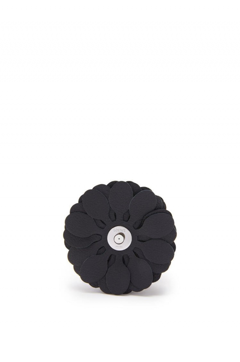 Charms Loewe Stud flower in calfskin Mujer Negras | 807CLBNMX