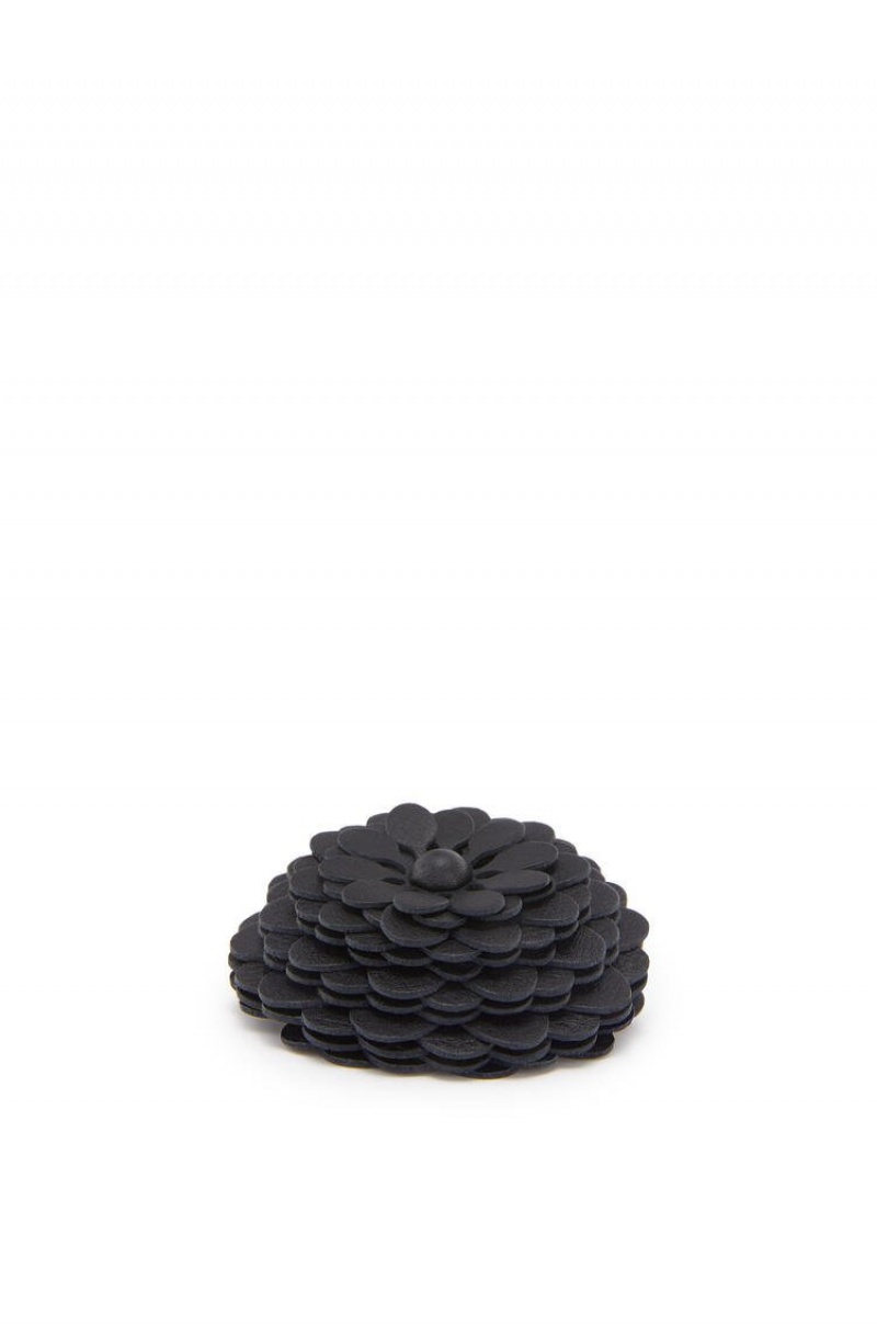 Charms Loewe Stud flower in calfskin Mujer Negras | 807CLBNMX