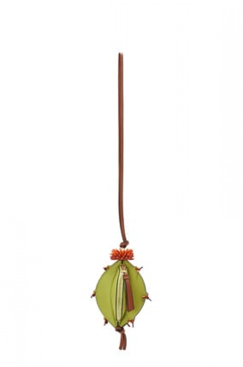 Charms Loewe Watermelon cocktail charm in calfskin and brass Mujer Verde | 176FTAJSC