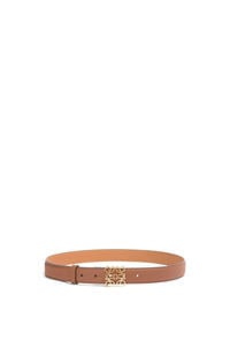 Cinturones Loewe Anagram belt in pebble grain calfskin Mujer Negras Doradas | 985ZJRYFS