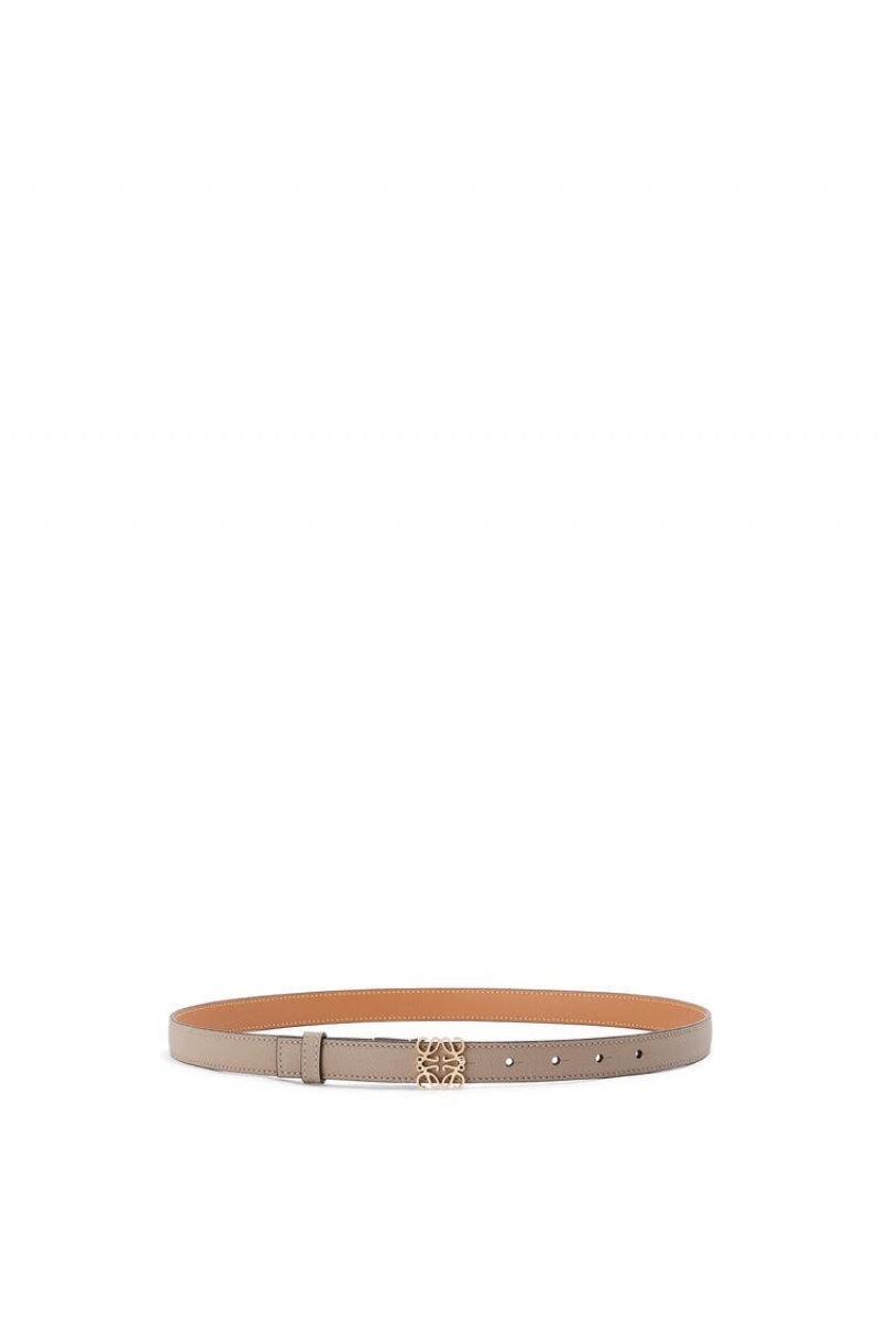 Cinturones Loewe Anagram belt in pebble grain calfskin Mujer Doradas | 309NJUTFP