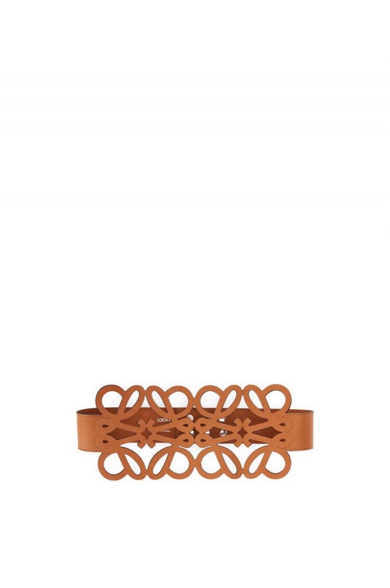 Cinturones Loewe Anagram cut out belt in calfskin Mujer Tan | 217MJAHWR