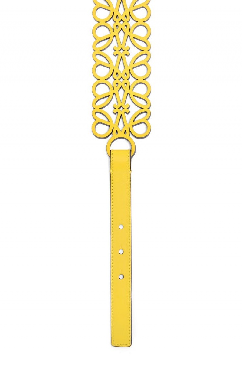 Cinturones Loewe Anagram cut-out belt in smooth calfskin Mujer Amarillo Doradas | 384VCTUFH