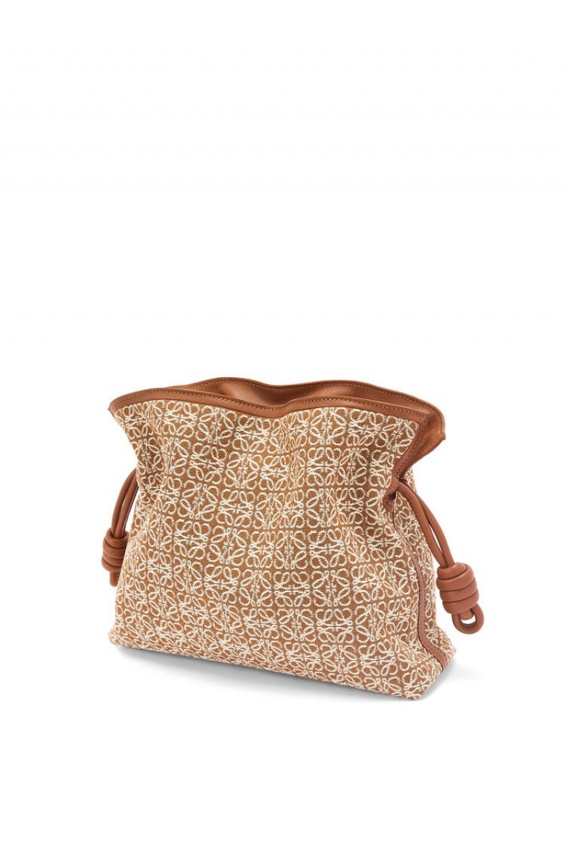 Clutch Loewe Flamenco clutch in Anagram jacquard and calfskin Mujer Tan / Pecan | 875QYZPWM