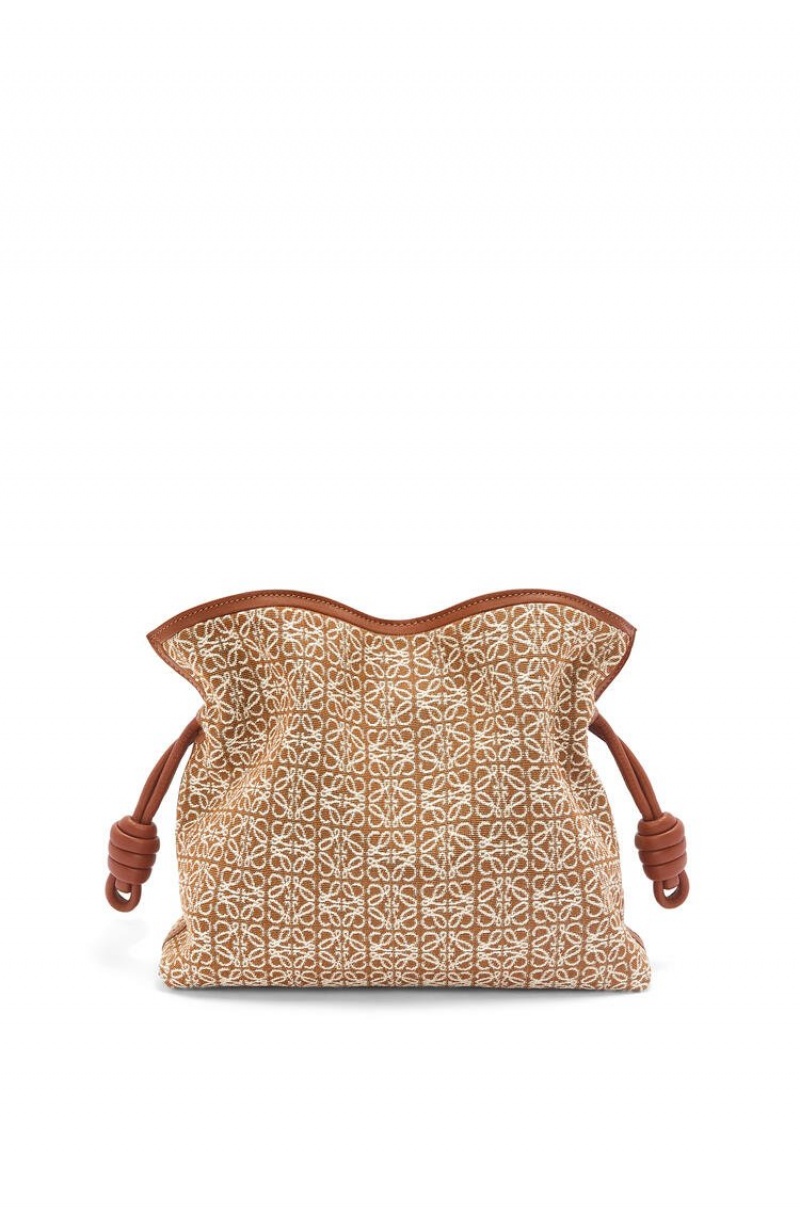 Clutch Loewe Flamenco clutch in Anagram jacquard and calfskin Mujer Tan / Pecan | 875QYZPWM