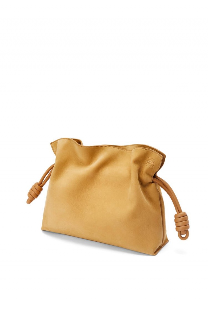 Clutch Loewe Flamenco clutch in nubuck Mujer Desert | 349GQKSHO