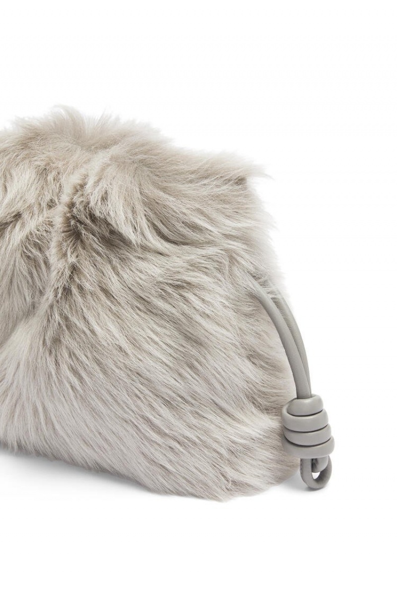 Clutch Loewe Flamenco clutch in shearling Mujer Gris | 459WCSUYQ