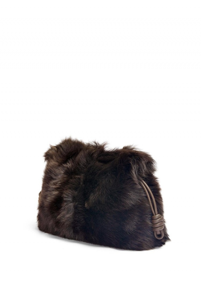 Clutch Loewe Flamenco clutch in shearling Mujer Marrones Oscuro | 280LBGHMD