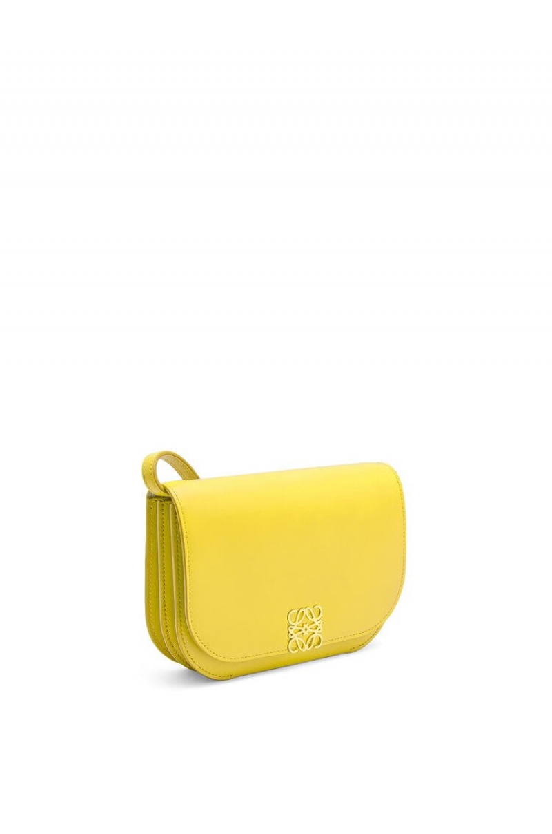 Clutch Loewe Goya Accordion clutch in silk calfskin Mujer Amarillo | 526YMSPNK