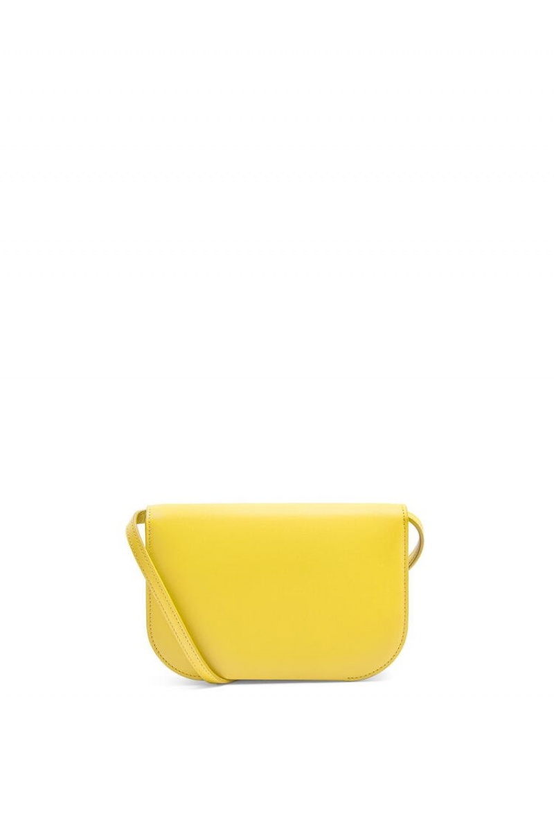 Clutch Loewe Goya Accordion clutch in silk calfskin Mujer Amarillo | 526YMSPNK