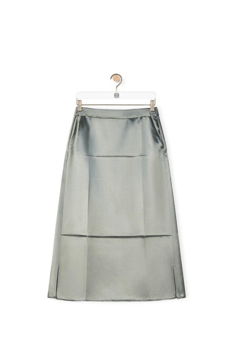 Falda Loewe Slip midi skirt in satin Mujer Plateadas | 921MYNKOG