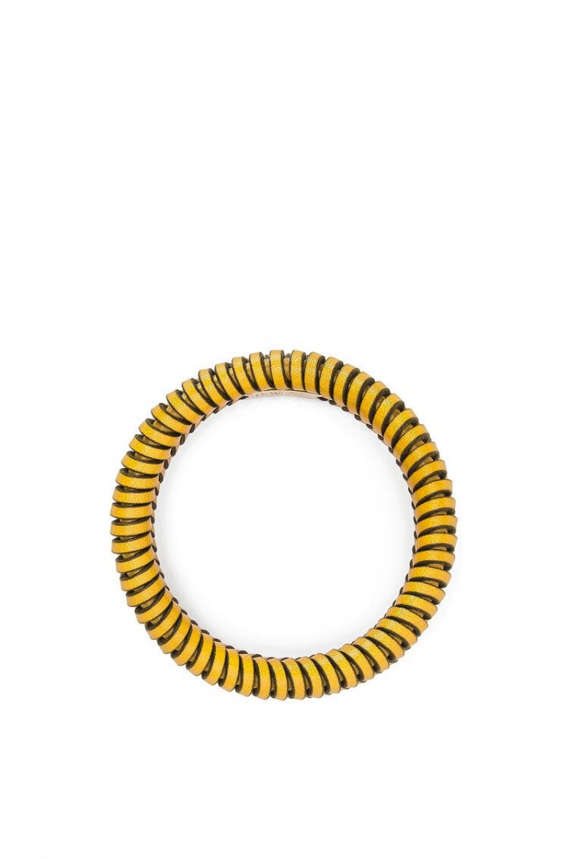 Joyería Loewe Interlock bangle in classic calfskin Mujer Amarillo | 273BMQRCL