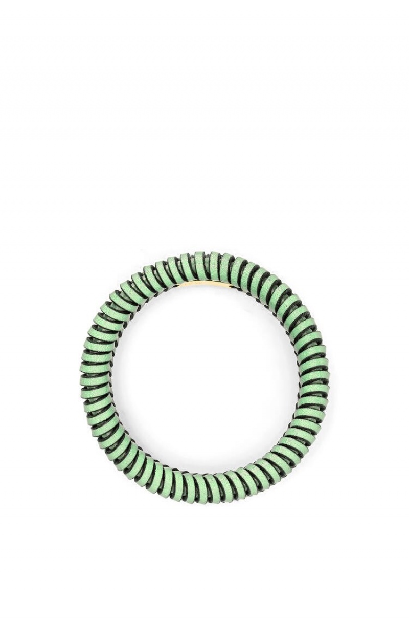 Joyería Loewe Interlock bangle in classic calfskin Mujer Jade | 349JCLPHS