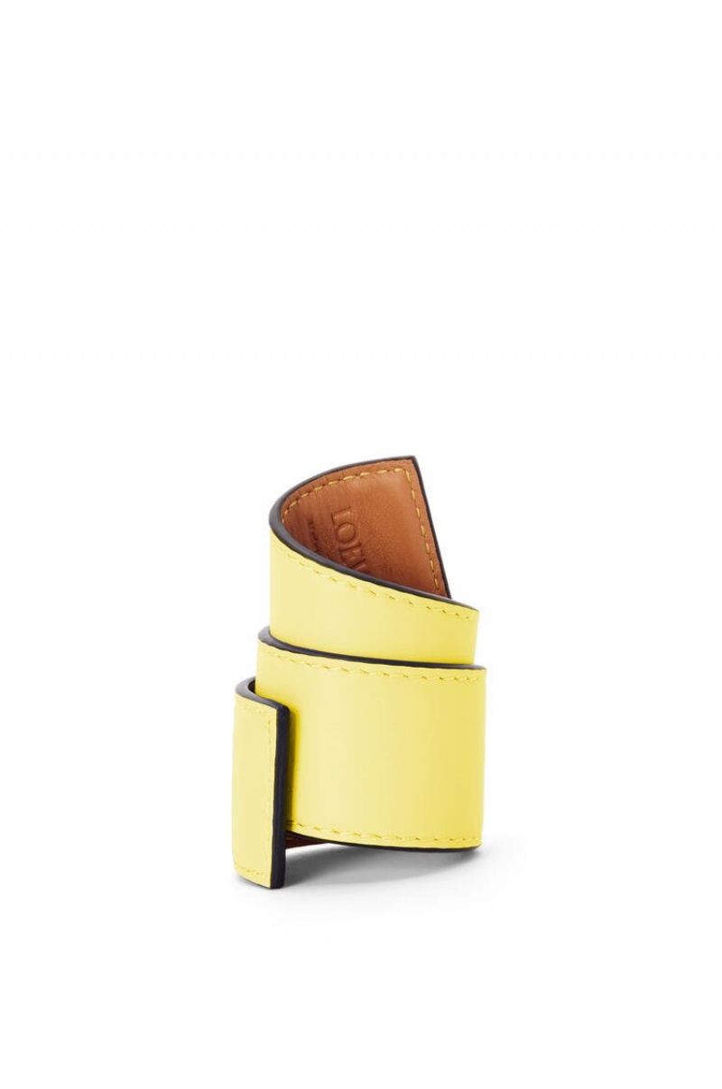 Joyería Loewe Small slap bracelet in calfskin Mujer Limón | 762VLIOJA